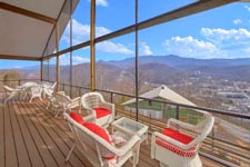 Gatlinburg 3 Bedroom Cabin with Mountain View