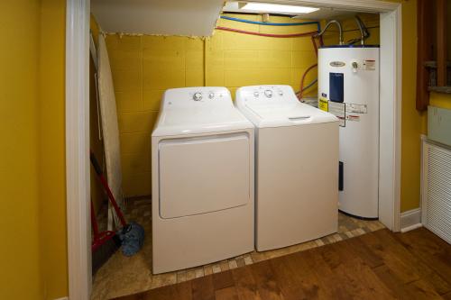 3 Bedroom Gatlinburg Cabin Laundry Room